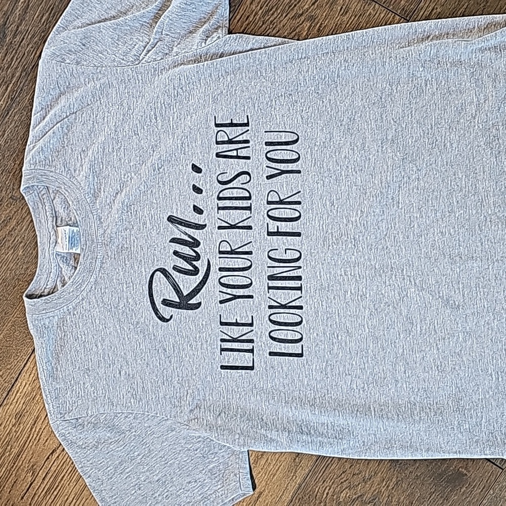 MOM RUNNING TEE SIZE MED. - Picture 2 of 5